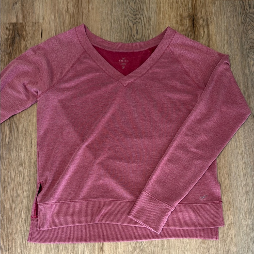 Freely Women's Red Plum V Neck Light Weight Sweatshirt LIKE NEW